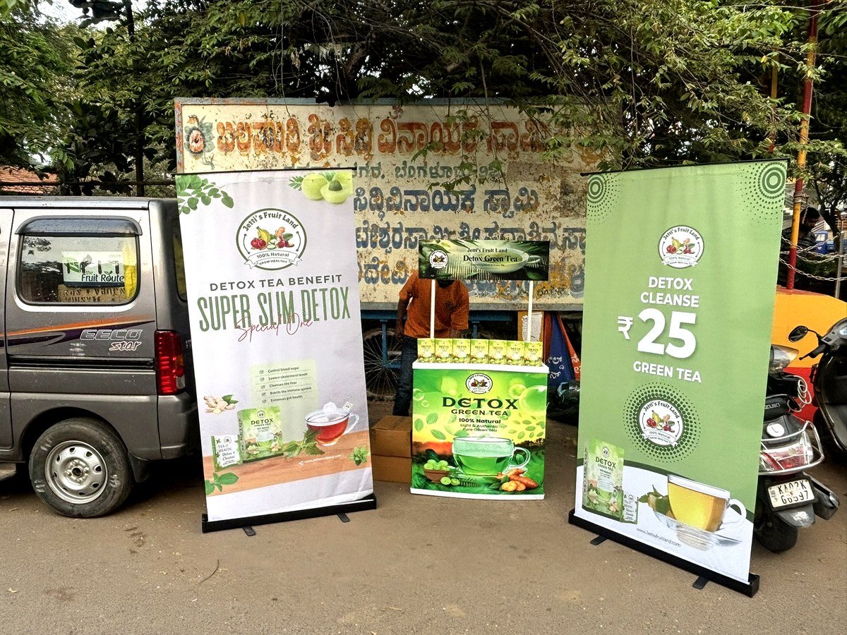 Jetti's Fruit Land outdoor street stall with Detox Cleanse banners